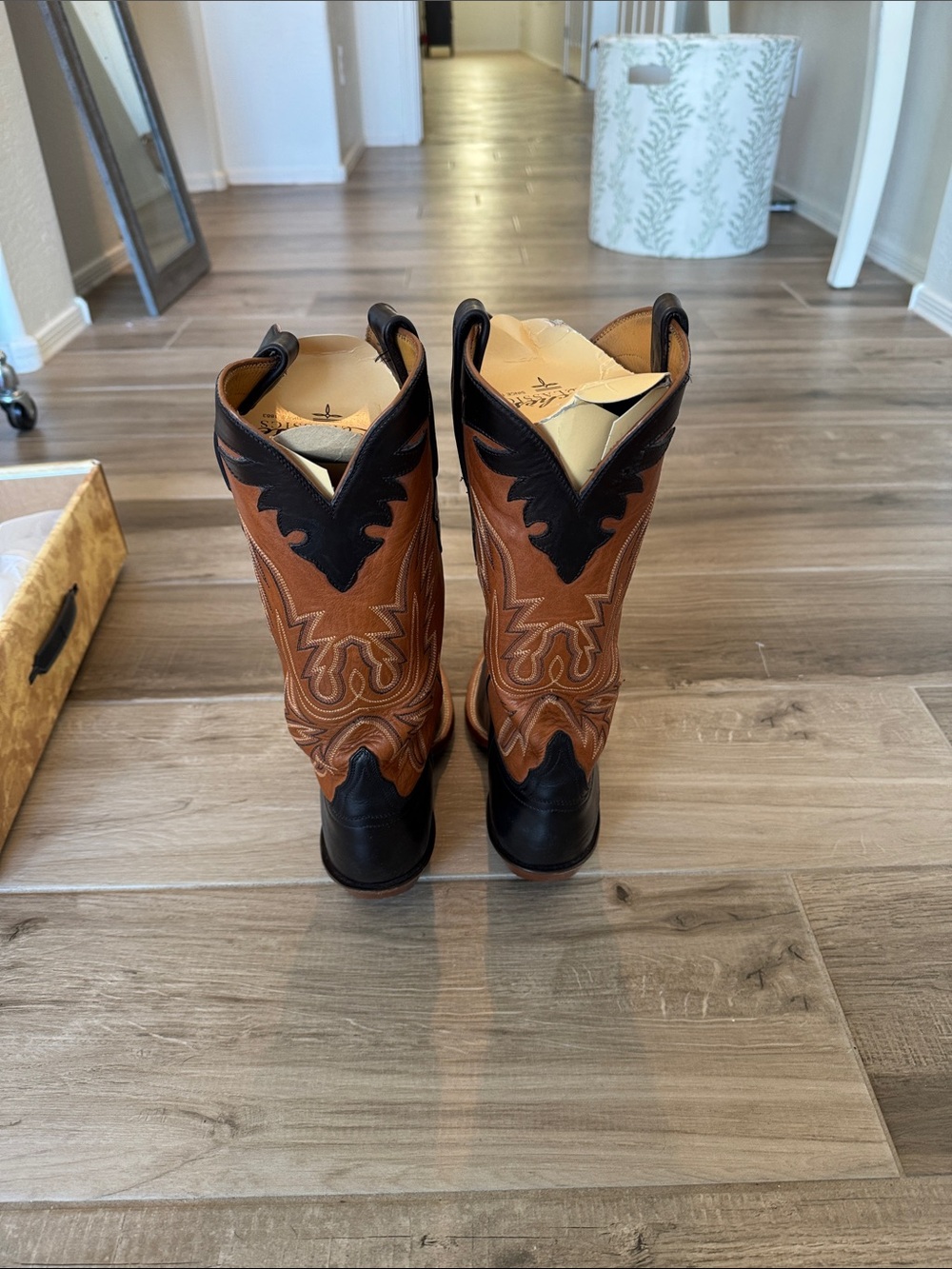 Lucchese 8 1/2 D oiled calf cowboy boots - Picture 8 of 11